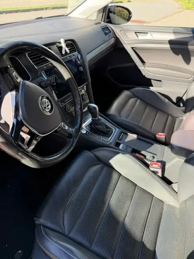VW Golf 1.4 TSI 150 Highline DSG — Compacte dynamique, 102'000 km, noir élégant — côté
