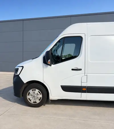 Renault Master 2.3 dCi 135 TwinTurbo — Utilitaire polyvalent, moteur biturbodiesel performant — rear view