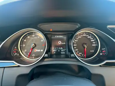 Audi RS5 4.2 V8 FSI Cabriolet — 450 ch, Quattro intégral, Très bas kilométrage — détail