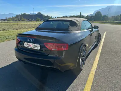 Audi RS5 4.2 V8 FSI Cabriolet — 450 ch, Quattro intégral, Très bas kilométrage — intérieur