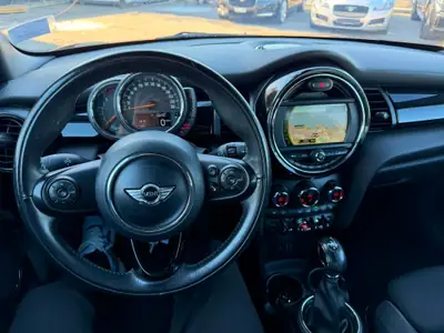 MINI Cooper Classic Edition Steptronic — Citadine ludique, garantie 2 ans, essence automatique — Miniature 11