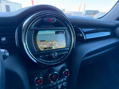 MINI Cooper Classic Edition Steptronic — Citadine ludique, garantie 2 ans, essence automatique — Miniature 13