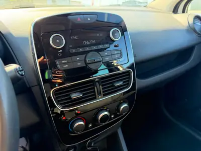 Renault Clio 1.2 16V Zen — Petite citadine fiable, expertise du jour et garantie 2 ans — Miniature 13