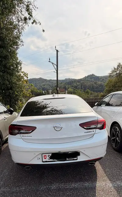 Opel Insignia 2.0 T Excellence AWD — Berline premium 4x4, 77'000 km seulement — rear view
