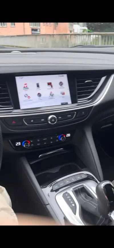 Opel Insignia 2.0 T Excellence AWD — Berline premium 4x4, 77'000 km seulement — Thumbnail 10