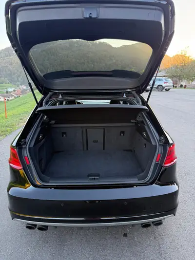 Audi S3 Sportback Quattro 2.0L — Performance 310 ch, finition premium noir — Miniatura 13