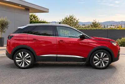 Peugeot 3008 1.6 THP GT Line — SUV dynamique, 74 000 km, rouge élégant — vue extérieure