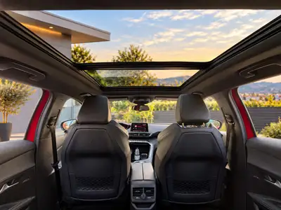 Peugeot 3008 1.6 THP GT Line — SUV dynamique, 74 000 km, rouge élégant — tableau de bord