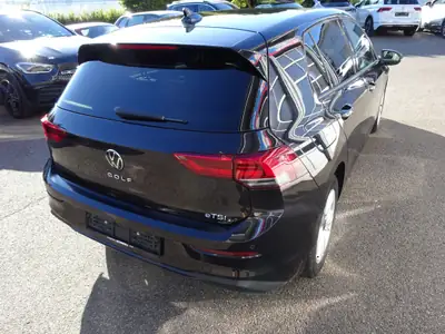 VW Golf 1.0 eTSI mHEV ACTLife DSG — Hybride léger, économique et sans sinistre — Heckansicht