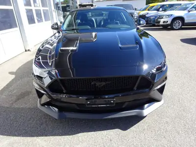Ford Mustang Fastback 5.0 V8 GT — Muscle car américaine, 451 ch, échappement sport — Armaturenbrett