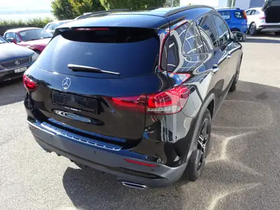 Mercedes-Benz GLA 200 AMG Line — Élégance urbaine et performance maîtrisée — vista posteriore