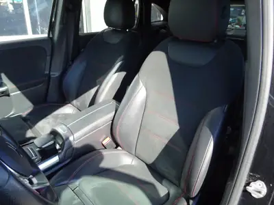 Mercedes-Benz GLA 200 AMG Line — Élégance urbaine et performance maîtrisée — Miniatura 7