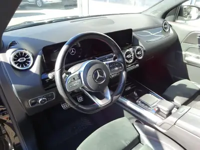Mercedes-Benz GLA 200 AMG Line — Élégance urbaine et performance maîtrisée — Miniatura 8