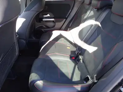 Mercedes-Benz GLA 200 AMG Line — Élégance urbaine et performance maîtrisée — Miniatura 12