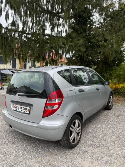 Mercedes-Benz Classe A 200 Avantgarde — Berline compacte premium, automatique CVT — vue extérieure