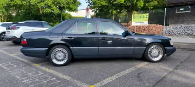 Mercedes-Benz E 280 W124 Mopf — Berline prestige des années 90, toit ouvrant panoramique — dettaglio