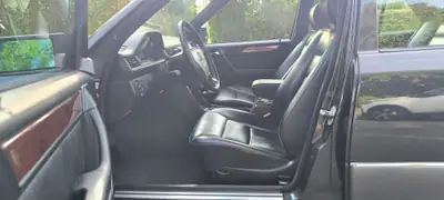 Mercedes-Benz E 280 W124 Mopf — Berline prestige des années 90, toit ouvrant panoramique — Miniatura 9