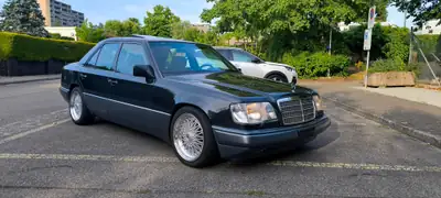 Mercedes-Benz E 280 W124 Mopf — Berline prestige des années 90, toit ouvrant panoramique — Miniatura 7