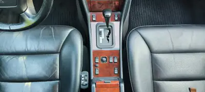 Mercedes-Benz E 280 W124 Mopf — Berline prestige des années 90, toit ouvrant panoramique — Miniatura 12