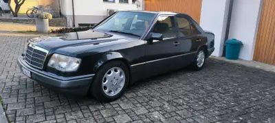Mercedes-Benz E 280 W124 Mopf — Berline prestige des années 90, toit ouvrant panoramique — Miniatura 20