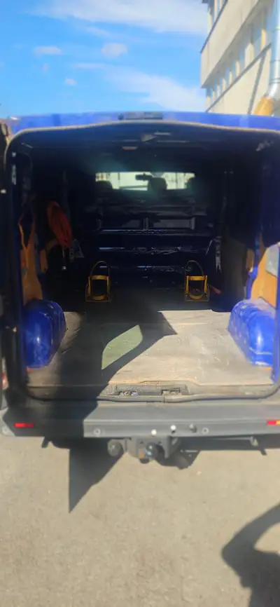 Opel Vivaro 2.0 CDTI — Utilitaire fiable, parfait pour professionnels et artisans — côté