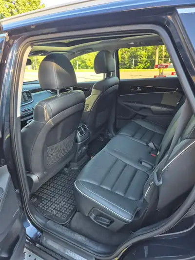 Kia Sorento 2.2 CRDi Style — SUV 7 places robuste, diesel économique et entretenu — Miniatura 10