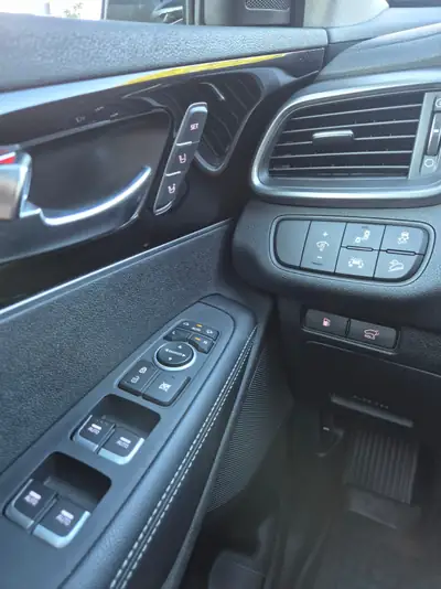 Kia Sorento 2.2 CRDi Style — SUV 7 places robuste, diesel économique et entretenu — Miniatura 18