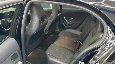 Mercedes-Benz A 250 AMG Line 4MATIC — Berline dynamique, 72 000 km, historique complet — Miniature 9