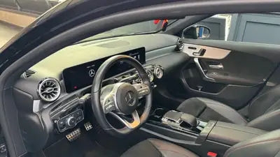 Mercedes-Benz A 250 AMG Line 4MATIC — Berline dynamique, 72 000 km, historique complet — Miniature 7