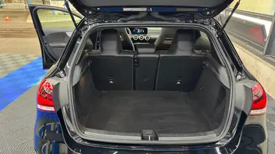 Mercedes-Benz A 250 AMG Line 4MATIC — Berline dynamique, 72 000 km, historique complet — Miniature 10