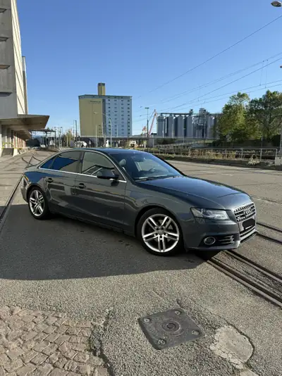 Audi A4 2.0 TFSI 211 ch Quattro — Berline dynamique, historique complet — exterior view