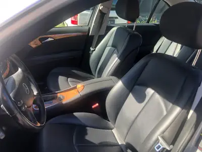Mercedes-Benz E 200 Kompressor — Berline prestige 2007, moteur suralimenté — interni