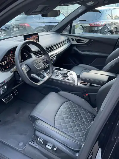 Audi SQ7 4.0 V8 TDI Quattro — SUV 7 places, 520 ch et transmission automatique — arrière