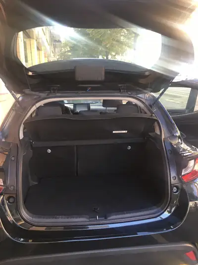 Toyota Yaris 1.5 VVT-i HSD Trend — Berline hybride économe et fiable — detail
