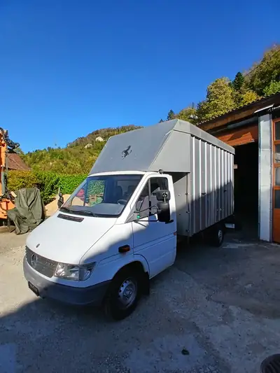 Mercedes-Benz 300-Series 312d — Camion chevaux diesel robuste, 48 000 km seulement — rear view