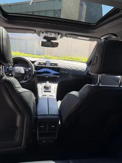 DS7 1.6 PureTech 225 Rivoli — SUV premium français, 51 000 km, sans accident — intérieur