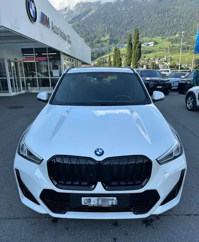 BMW X1 23i xDrive 2023 — SUV compact dynamique, 37 500 km, équipé de pneus hiver — interior