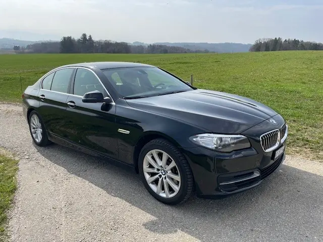 BMW 528i xDrive 2013 — Berline premium 4x4, entretien BMW complet, pneus neige inclus