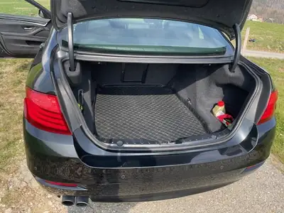 BMW 528i xDrive 2013 — Berline premium 4x4, entretien BMW complet, pneus neige inclus — detail