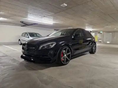 Mercedes-Benz A 45 AMG 4MATIC — Performance 381 ch, 4x4 intégral, kilométrage modéré — vista esterna