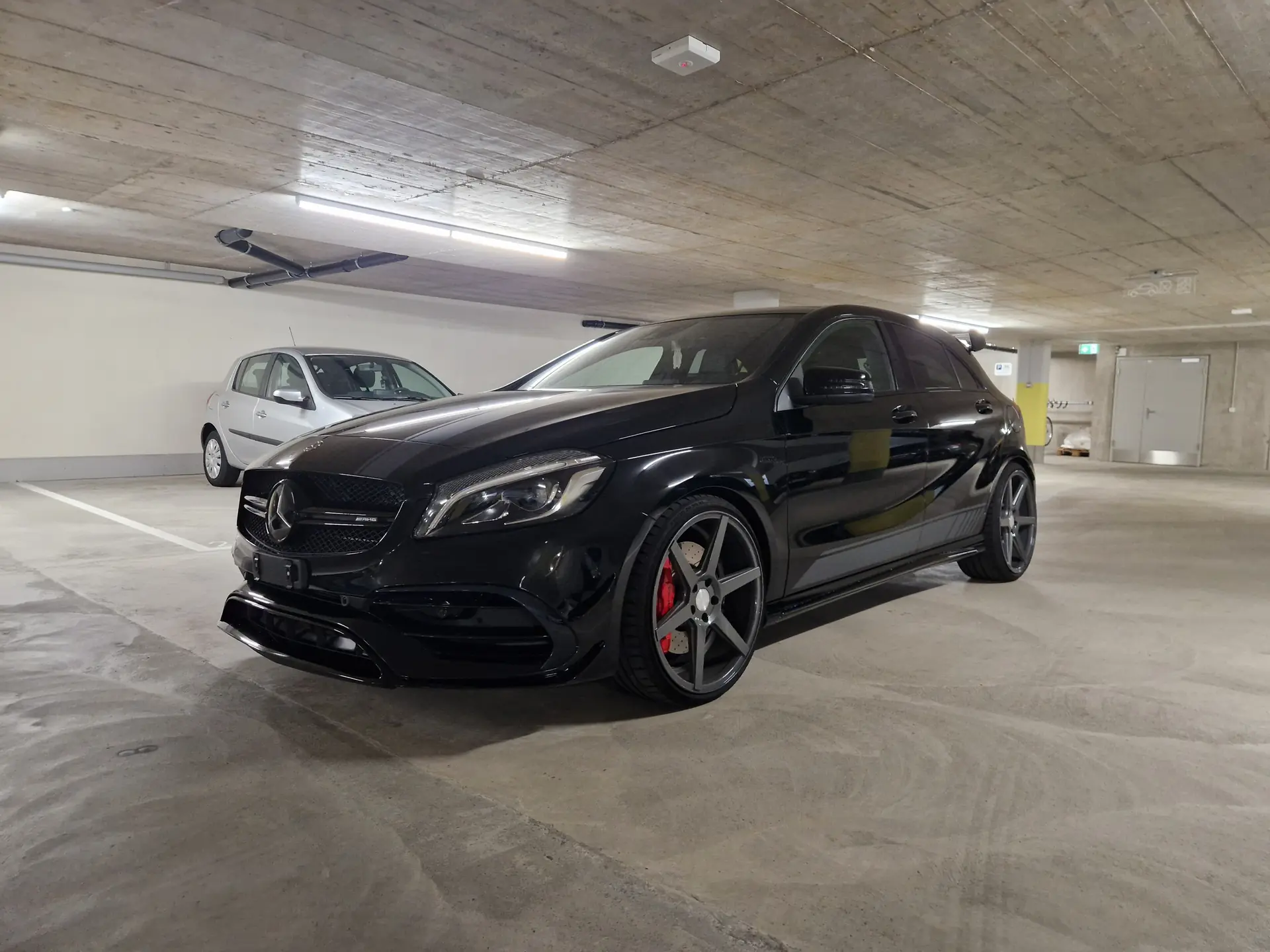 Mercedes-Benz A 45 AMG 4MATIC — Performance 381 ch, 4x4 intégral, kilométrage modéré