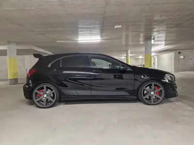 Mercedes-Benz A 45 AMG 4MATIC — Performance 381 ch, 4x4 intégral, kilométrage modéré — Miniatura 8