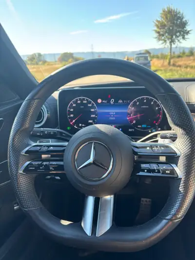 Mercedes-Benz C 300 AMG Line 4Matic — Break sportif, hybride léger et 4 roues motrices — detail