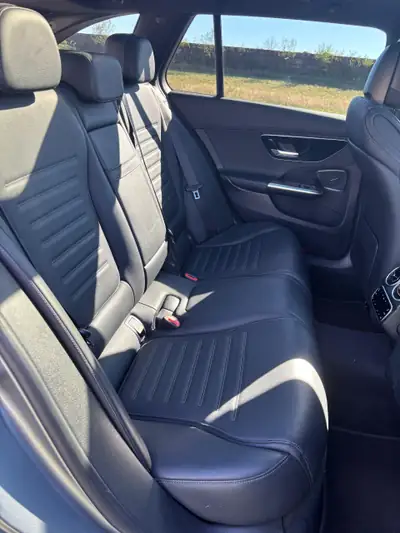 Mercedes-Benz C 300 AMG Line 4Matic — Break sportif, hybride léger et 4 roues motrices — Thumbnail 9