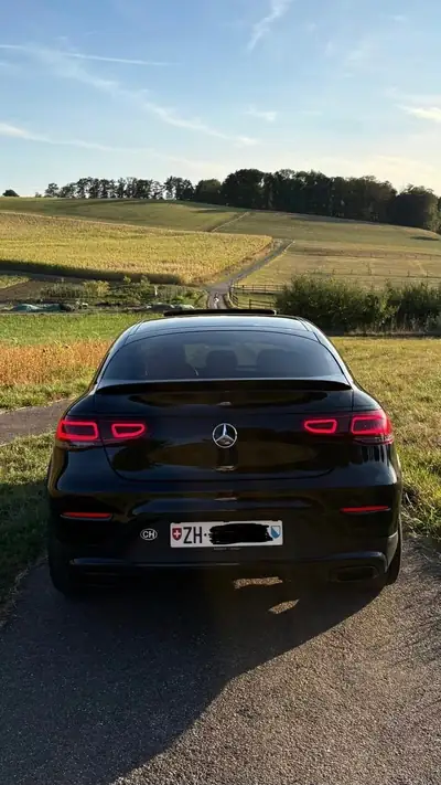 Mercedes-Benz GLC 300 — SUV hybride MHEV, 258 ch et équipement AMG — côté