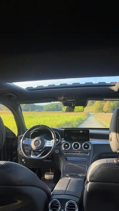 Mercedes-Benz GLC 300 — SUV hybride MHEV, 258 ch et équipement AMG — tableau de bord