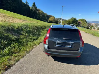 Volvo V50 2.5 T5 Momentum AWD — Break sportif 230 ch, transmission intégrale — dashboard