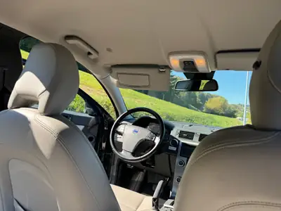 Volvo V50 2.5 T5 Momentum AWD — Break sportif 230 ch, transmission intégrale — Thumbnail 10