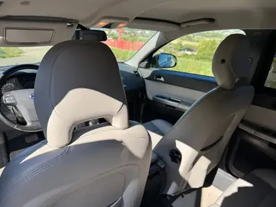 Volvo V50 2.5 T5 Momentum AWD — Break sportif 230 ch, transmission intégrale — Thumbnail 11