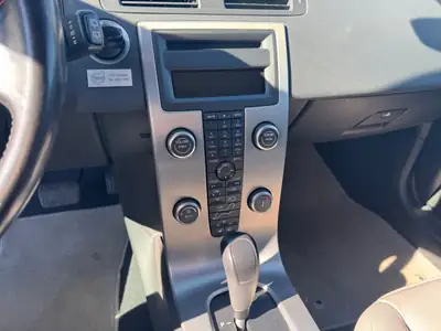 Volvo V50 2.5 T5 Momentum AWD — Break sportif 230 ch, transmission intégrale — Thumbnail 16